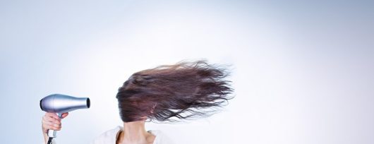 L’huile de ricin pour la pousse des cheveux, un remède naturel