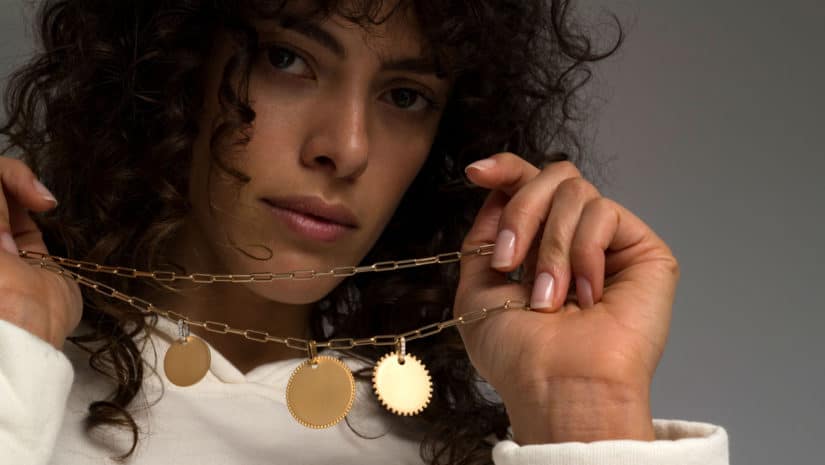 Comment choisir sa médaille personnalisée ? en or ? en argent ? gravée ?