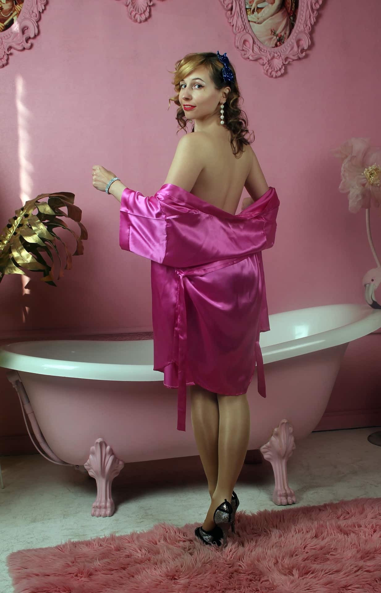 Le peignoir en satin : la touche luxueuse et abordable pour votre salle de bain